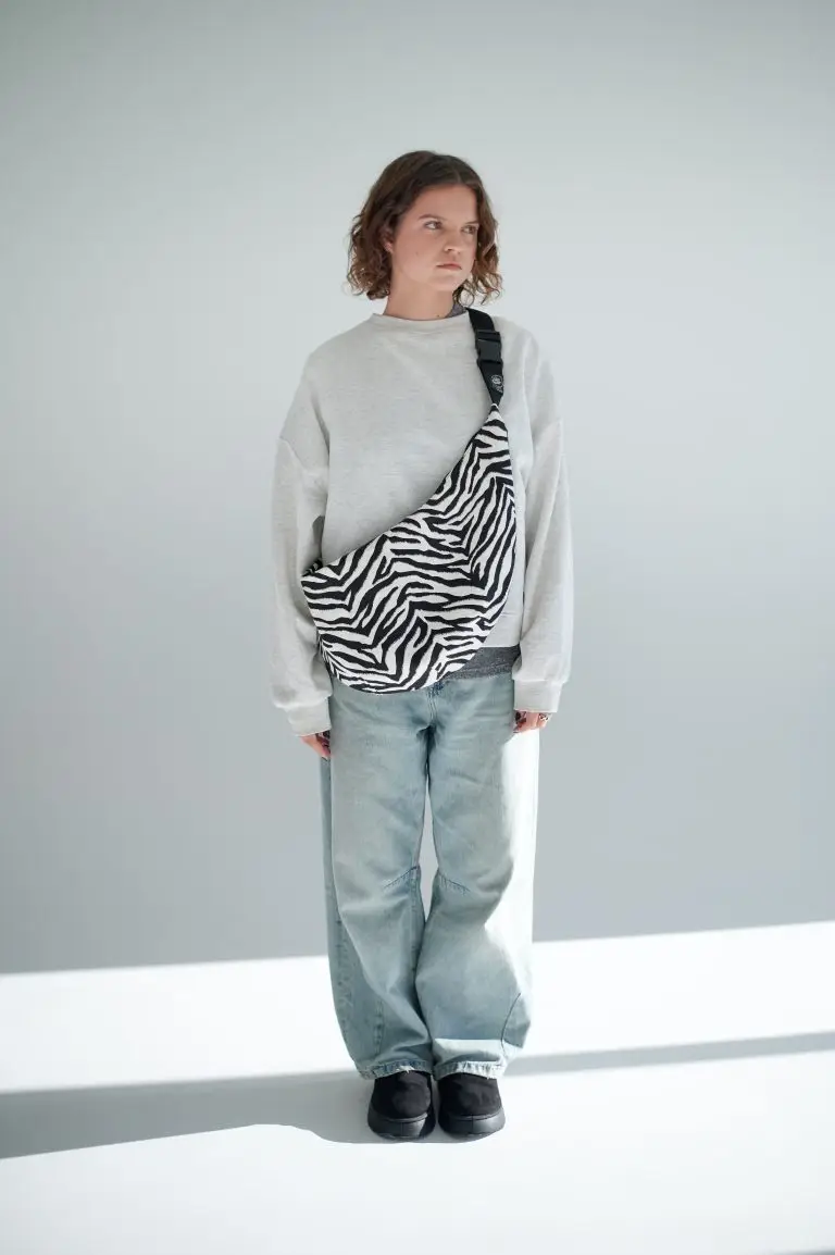 СУМКА ПІВКОЛО ЧЕРЕЗ ПЛЕЧЕ - ПРИНТ ЗЕБРА