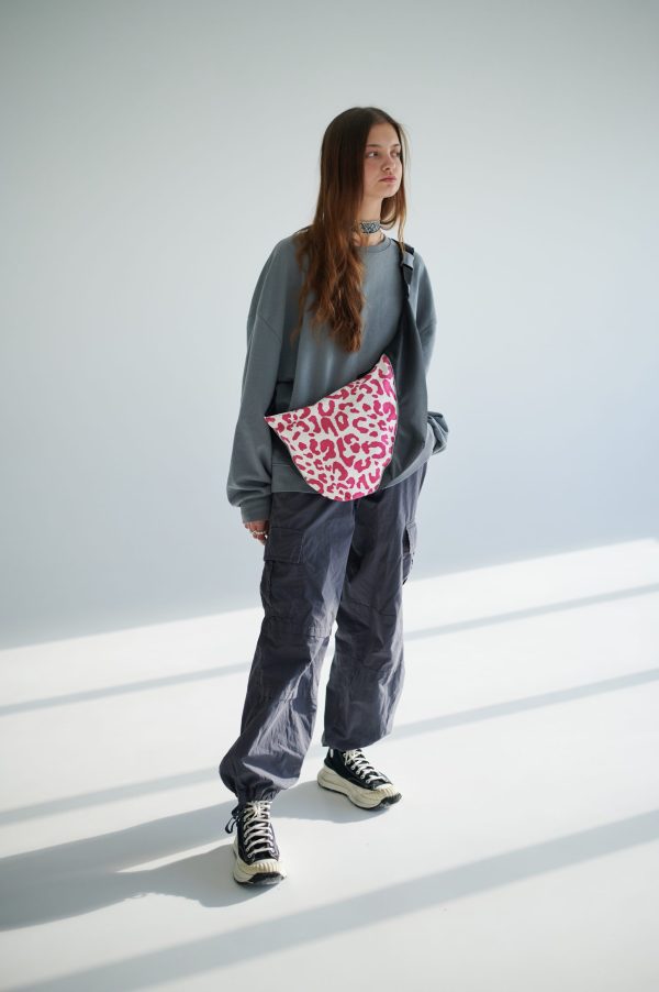 СУМКА ПІВКОЛО ЧЕРЕЗ ПЛЕЧЕ - ПРИНТ РОЖЕВИЙ ЛЕОПАРД